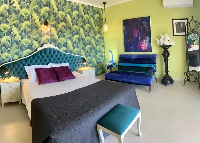 Palm View Guesthouse, Adults Only 4* Senhora da Luz