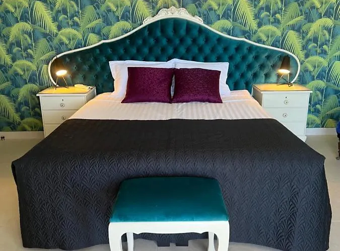 לינה וארוחת בוקר Palm View Guesthouse, Adults Only