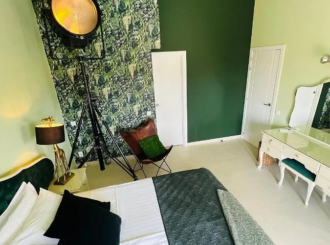 Palm View Guesthouse, Adults Only לינה וארוחת בוקר Senhora da Luz