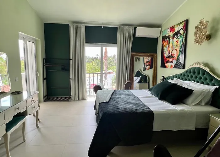 לינה וארוחת בוקר Palm View Guesthouse, Adults Only Senhora da Luz