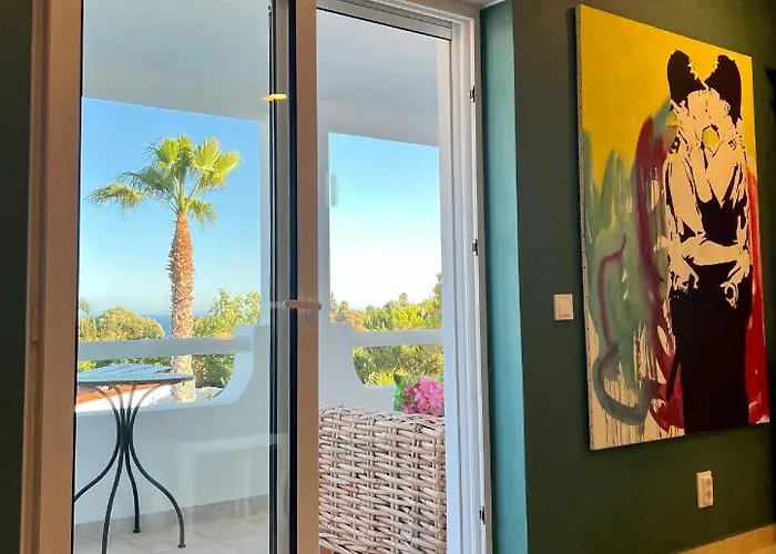 Palm View Guesthouse, Adults Only לינה וארוחת בוקר