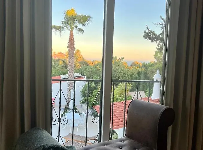 Palm View Guesthouse, Adults Only 4* Senhora da Luz