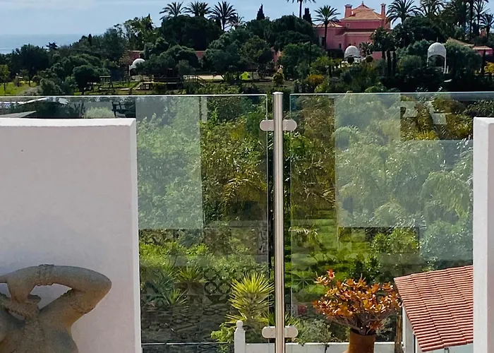 לינה וארוחת בוקר Palm View Guesthouse, Adults Only Senhora da Luz