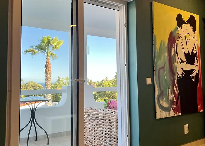 Palm View Guesthouse, Adults Only Senhora da Luz