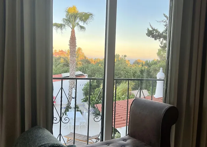 Palm View Guesthouse, Adults Only לינה וארוחת בוקר